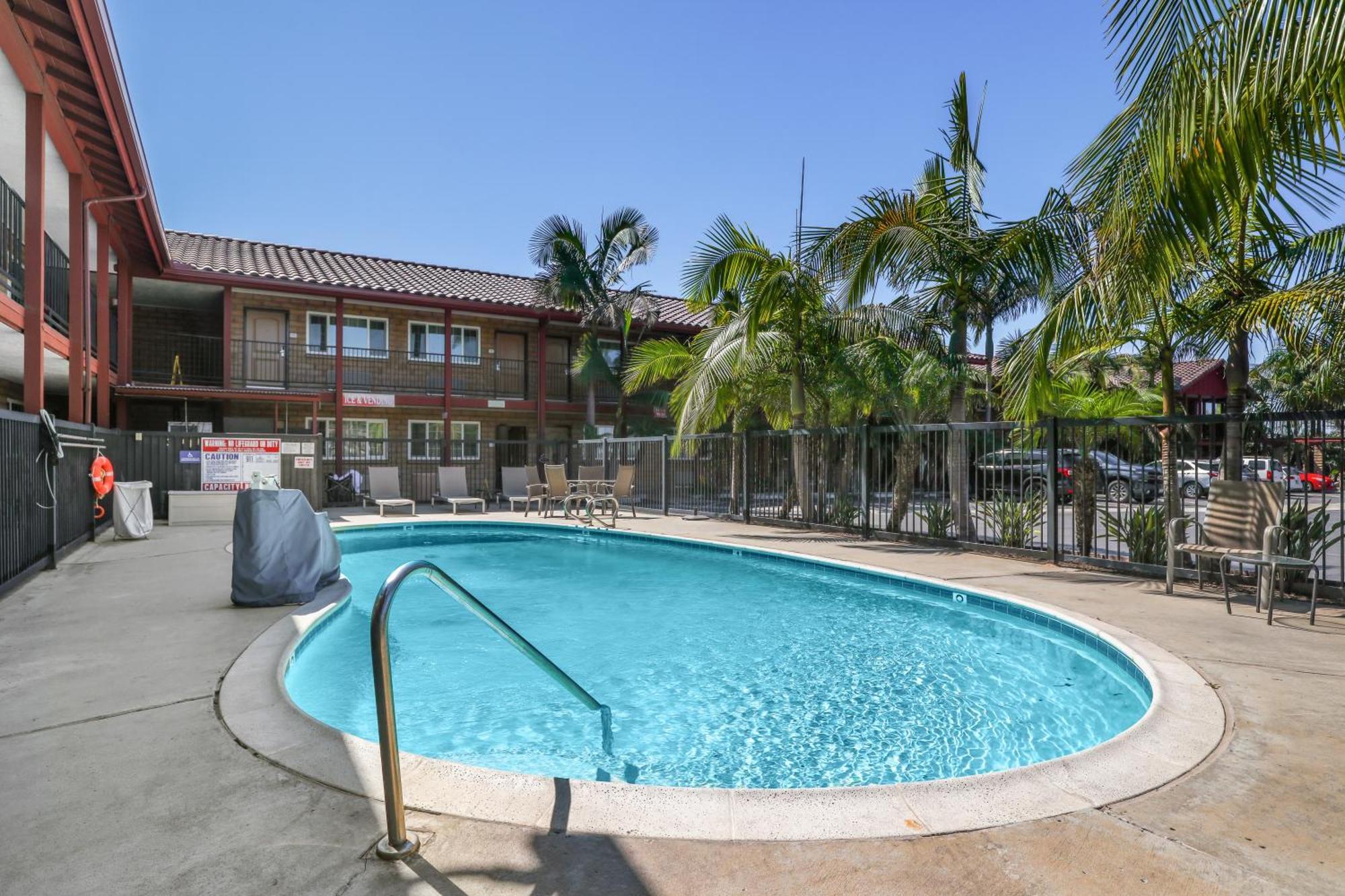 Motel 6 Carlsbad, Ca- North Exterior foto